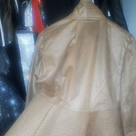 Camel Asymmetric jacket - Picture 5 of 7